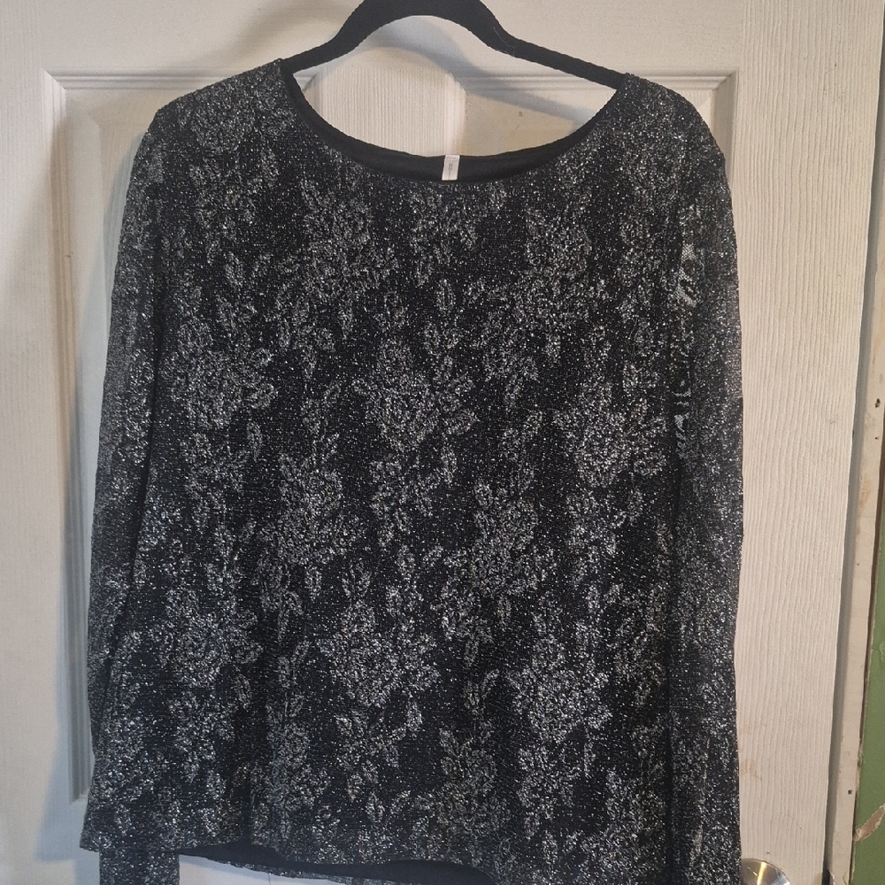 White Stag Black and White Patterned Blouse Roses